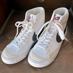 NIKE Blazer Mid ‘77 Size 7